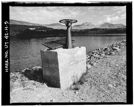 HAER photo of upright oulet gate wheel and concrete support pedestal, looking north at Five Point Lake