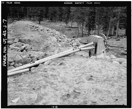 HAER photo of inclined outlet gate wheel and stem at Kidney Lake Dam, July 1985
